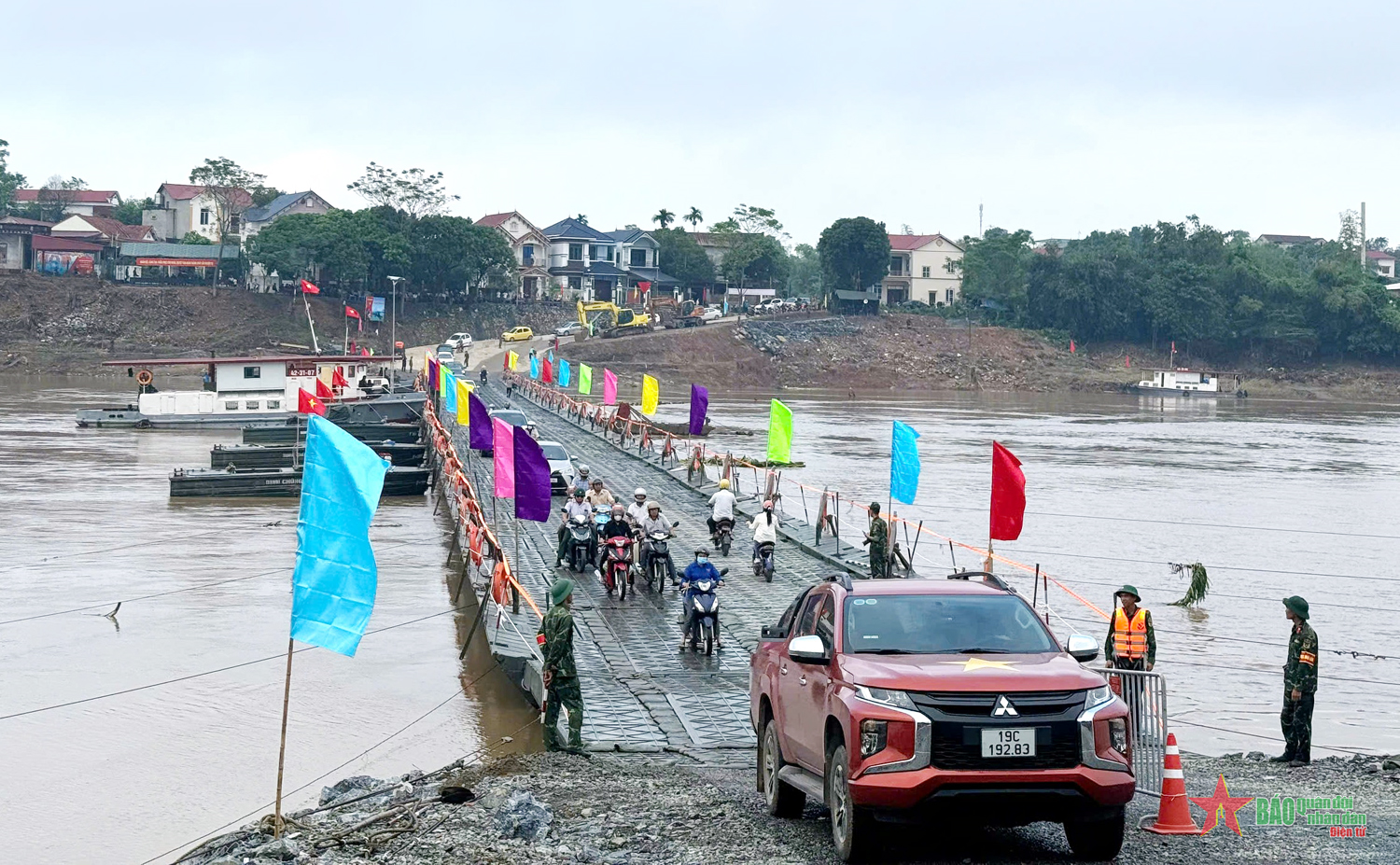 Quy định về bảo đảm giao thông sau khi thông cầu phao tạm thay thế cầu Phong Châu